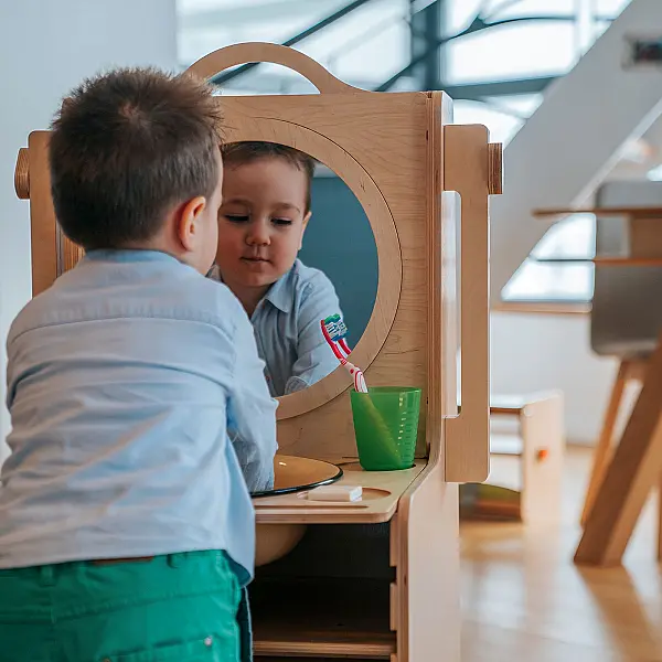 STAȚIA DE JOACĂ LEEA