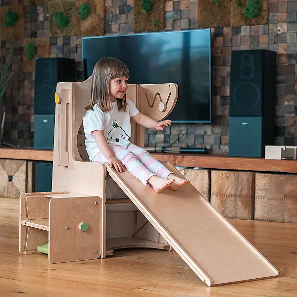 STAȚIA DE JOACĂ LEEA