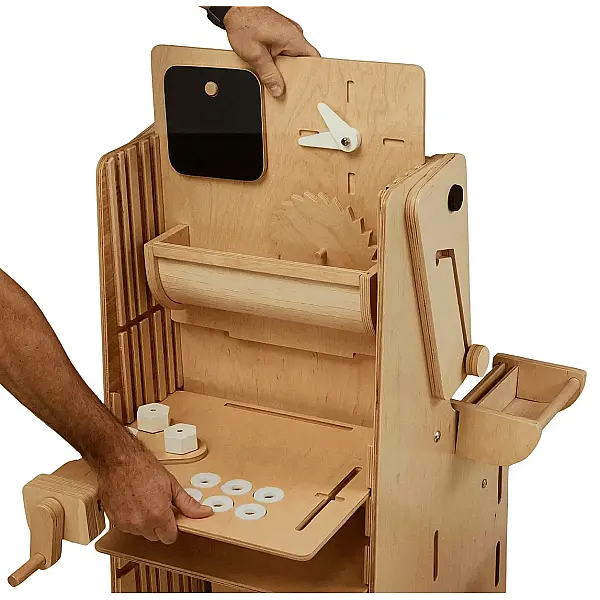 STAȚIA DE JOACĂ LEEA